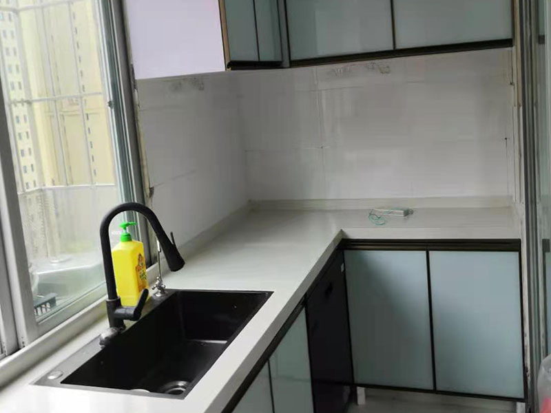 廚房裝修櫥柜，究竟是定制櫥柜好，還是直接買(mǎi)新的呢？(圖3)