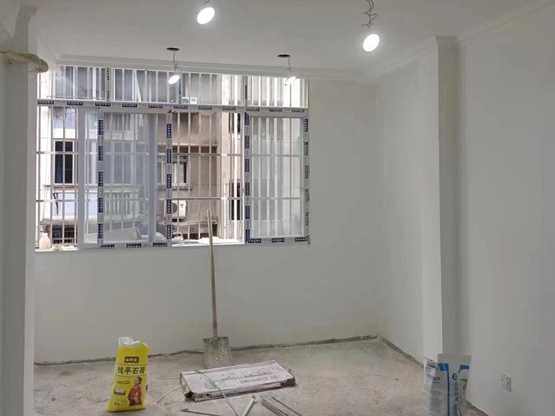 封閉陽臺墻面貼磚還是刷漆，各自有什么優(yōu)缺點？(圖1)