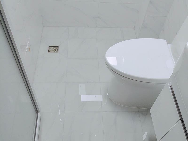 衛(wèi)生間瓷磚應(yīng)該如何選擇貼法？(圖1)